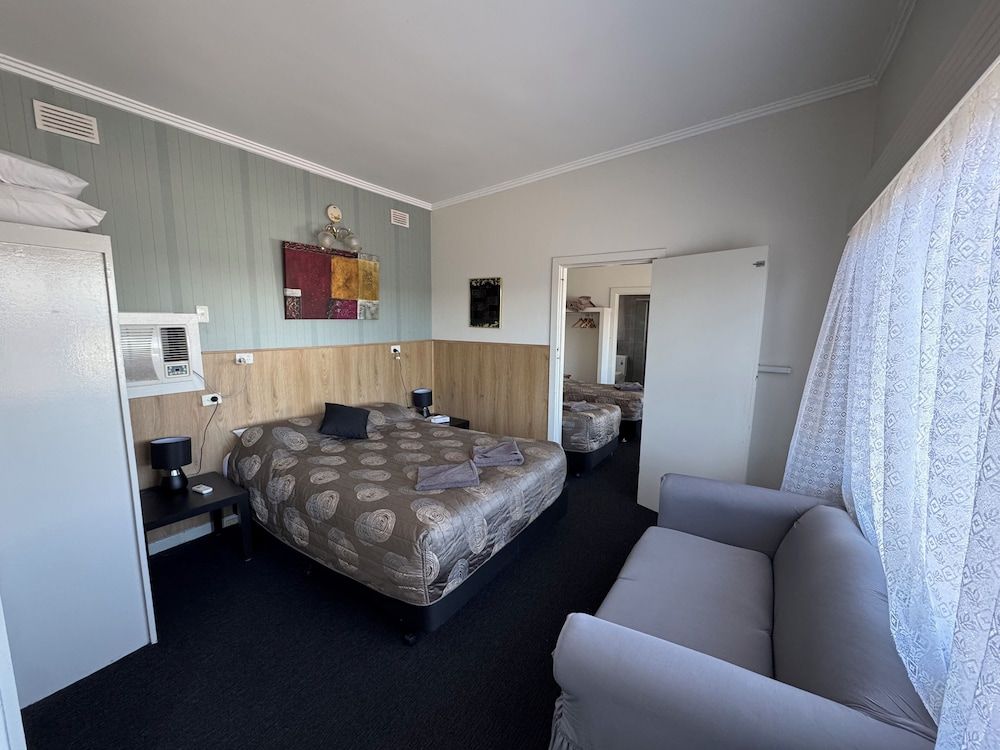 Blue Lake Motel Family Double Room (Interconnected Family Room) 3