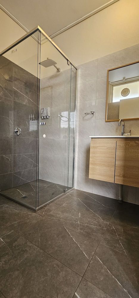 Blue Lake Motel Family Double Room (Interconnected Family Room) 8