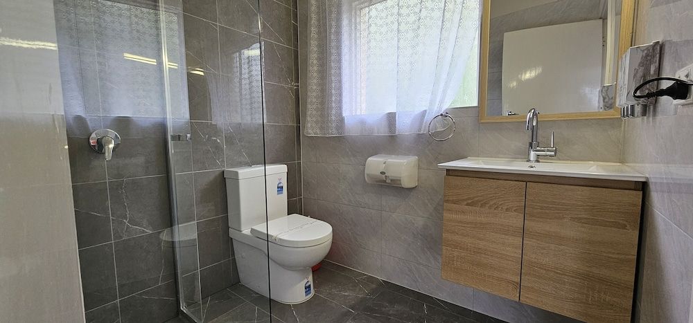 Blue Lake Motel Family Double Room (Interconnected Family Room) 7