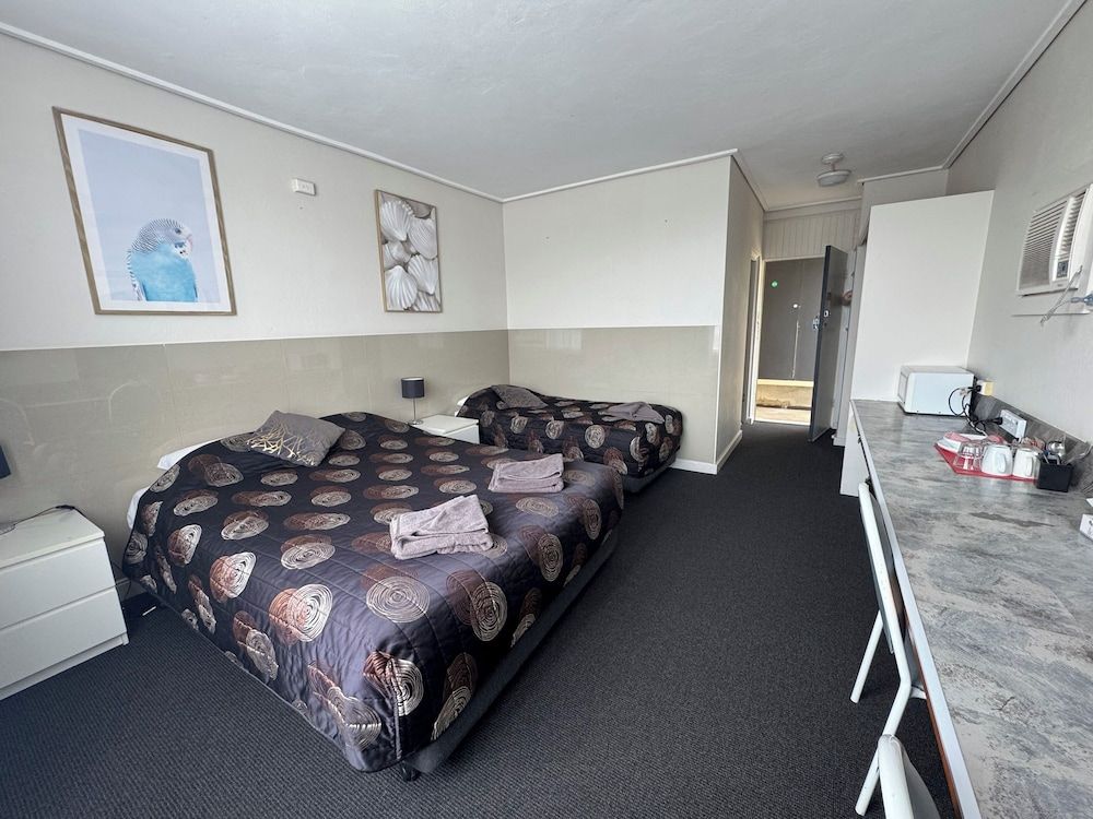 Blue Lake Motel Basic Triple Room 2