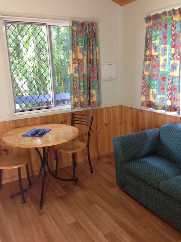 Riverside Tourist Park Standard Villa 2