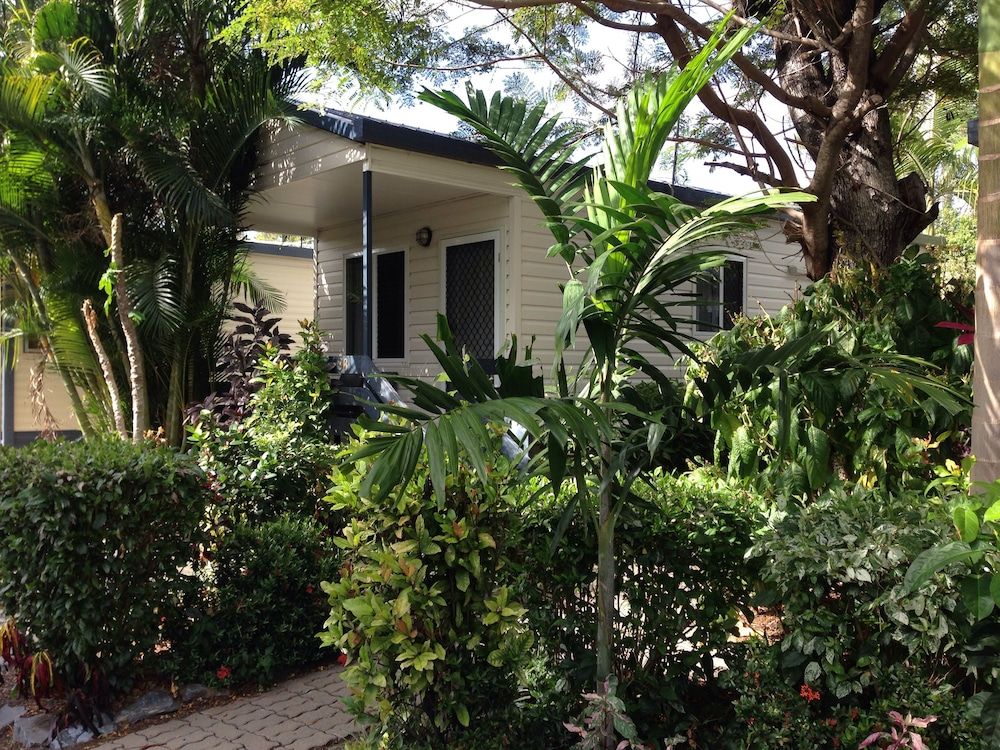 Riverside Tourist Park Standard Villa 5