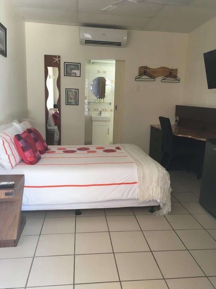Black Marlin Motel Double Room 4