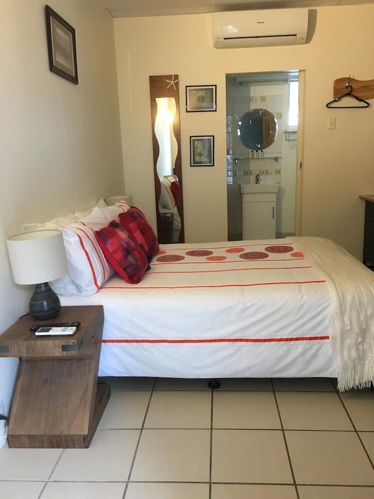 Black Marlin Motel Double Room 3
