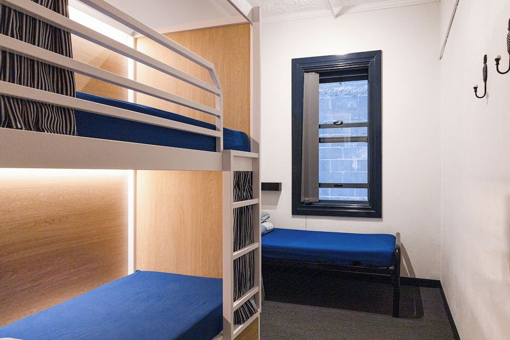 Wake Up! Bondi Beach - Hostel 3 Bed Mixed Dorm (1 x bunk bed and 1 x single bed)