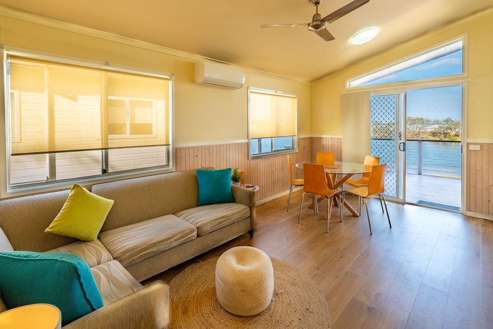 Ingenia Holidays Nambucca Heads Watefront Deluxe Spa Cabin 8