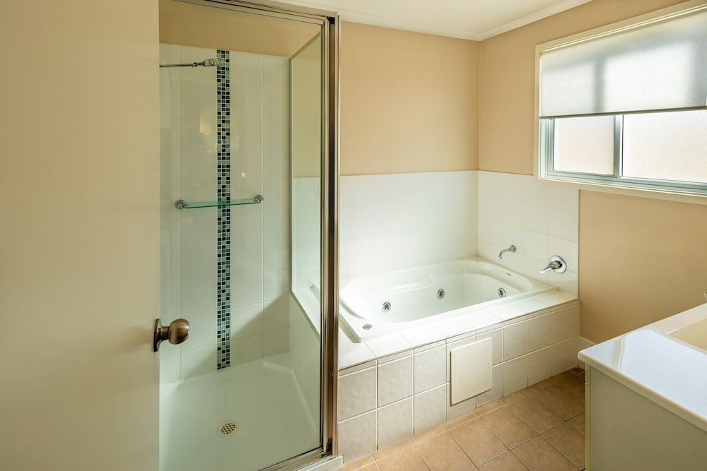 Ingenia Holidays Nambucca Heads Waterfront Spa Cabin 4