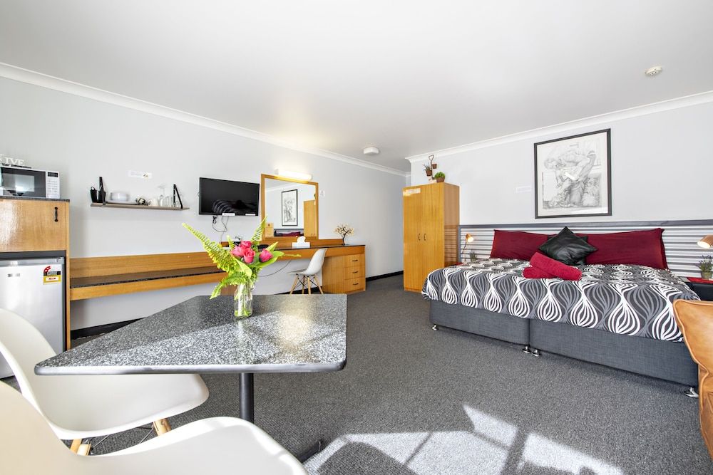 Shearing Shed Motor Inn Deluxe King Suite