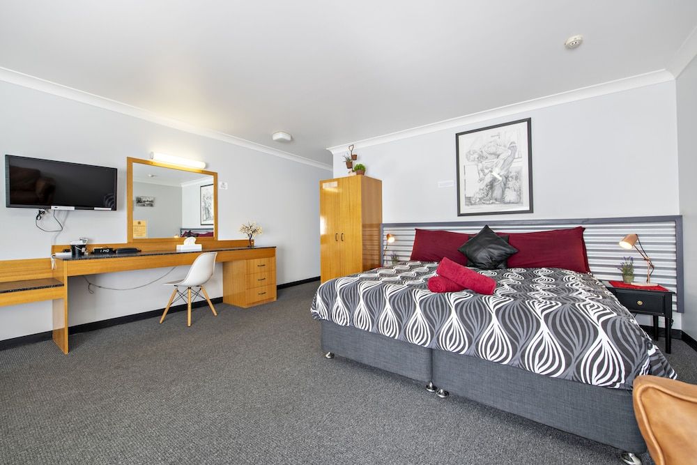 Shearing Shed Motor Inn Deluxe King Suite 3