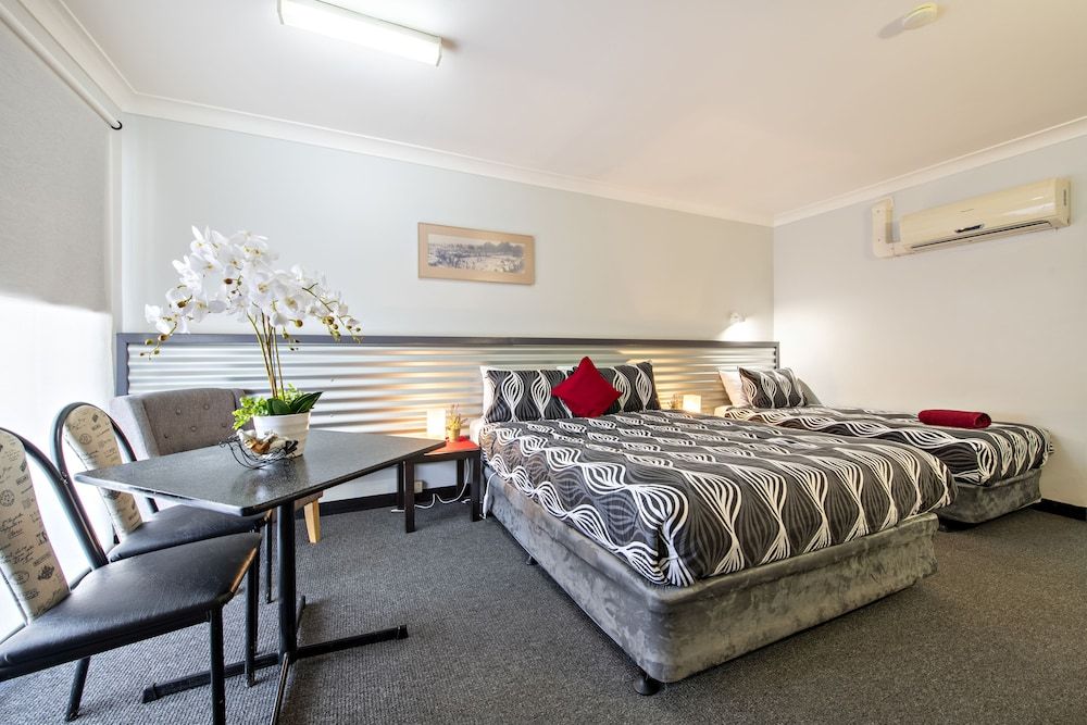 Shearing Shed Motor Inn Twin Room