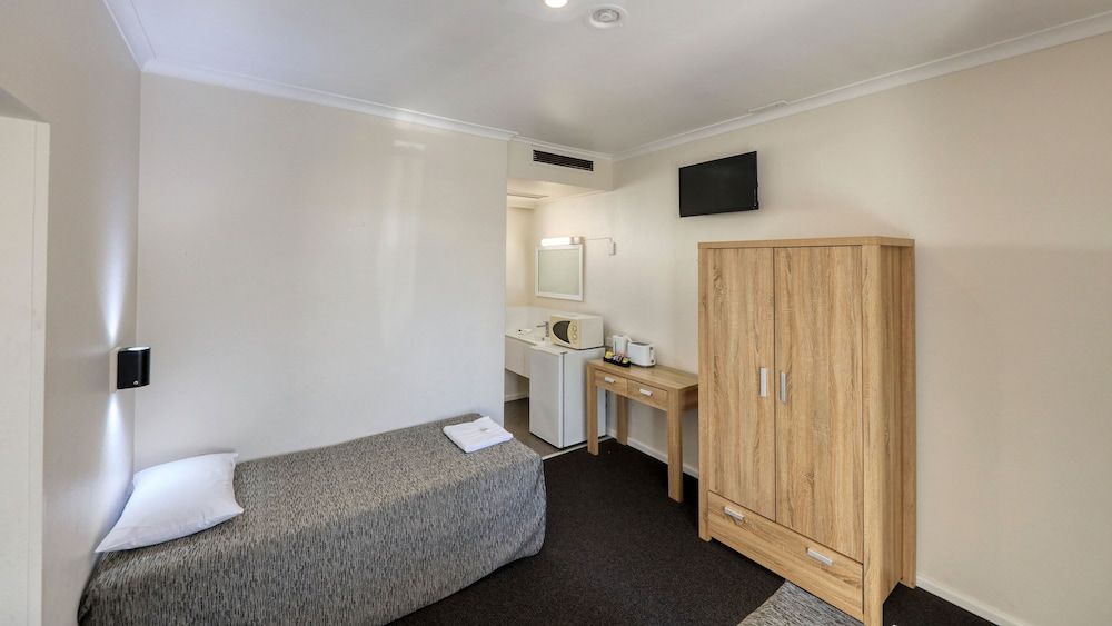 Coachman Hotel Motel Double Twin Room 4