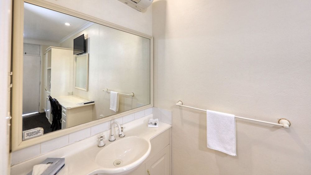 Coachman Hotel Motel Double Twin Room 3