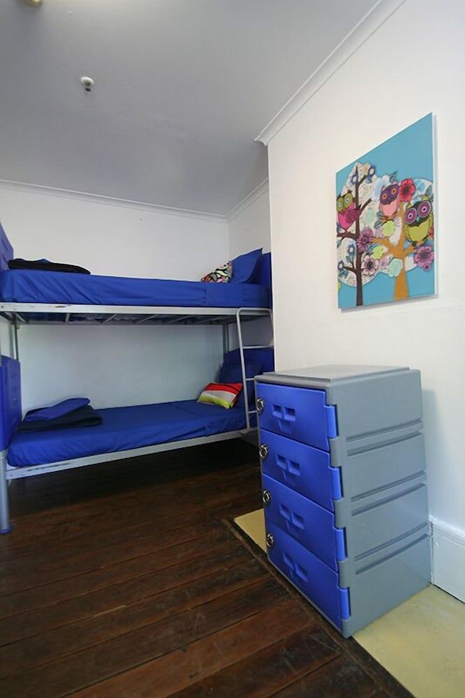 Original Backpackers 6 Bed Dorm (Shared Bathroom) 3