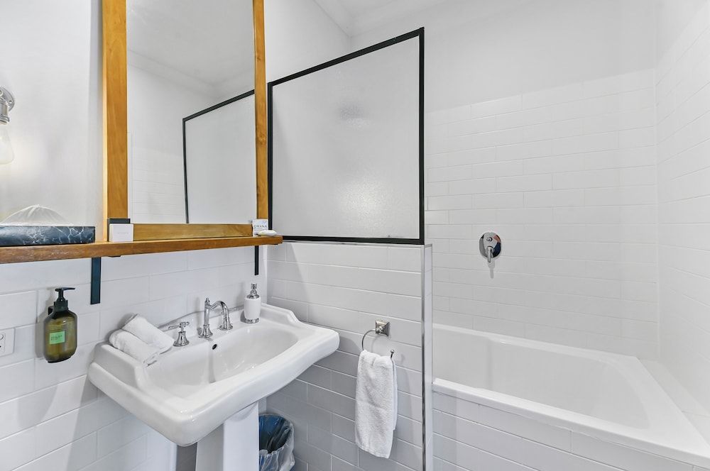 Mini Junior Tub Suite
