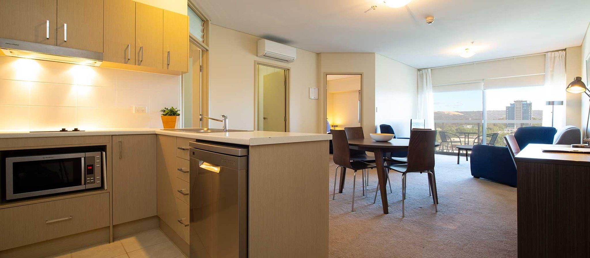 2 Bedroom Deluxe Apartment - 1 Queen, 1 Double