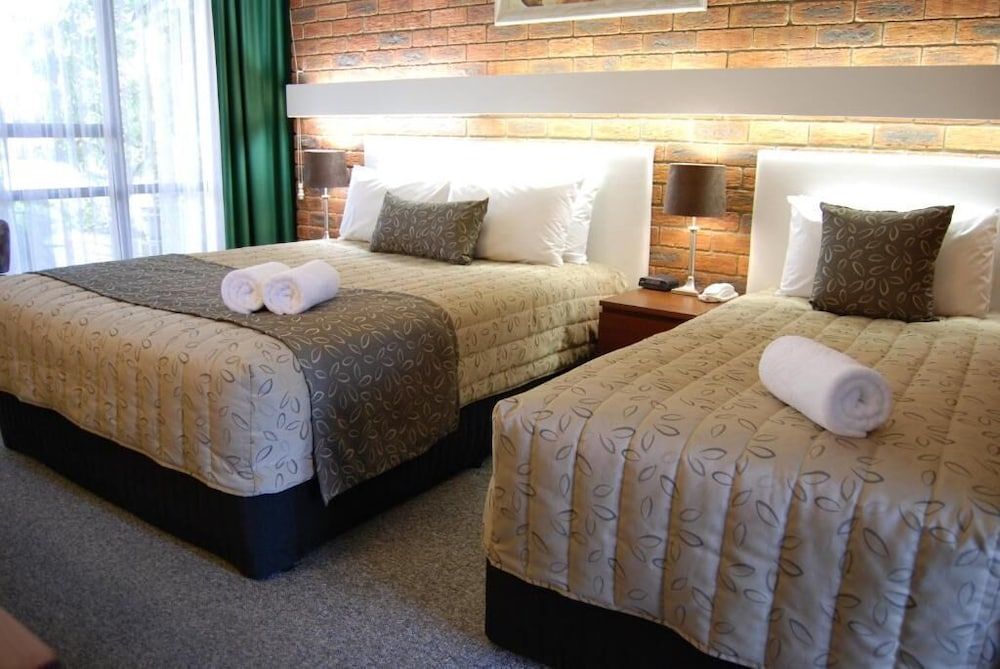 Standard Room, Non Smoking, Balcony (Twin Room with Queen Bed and Single Bed)