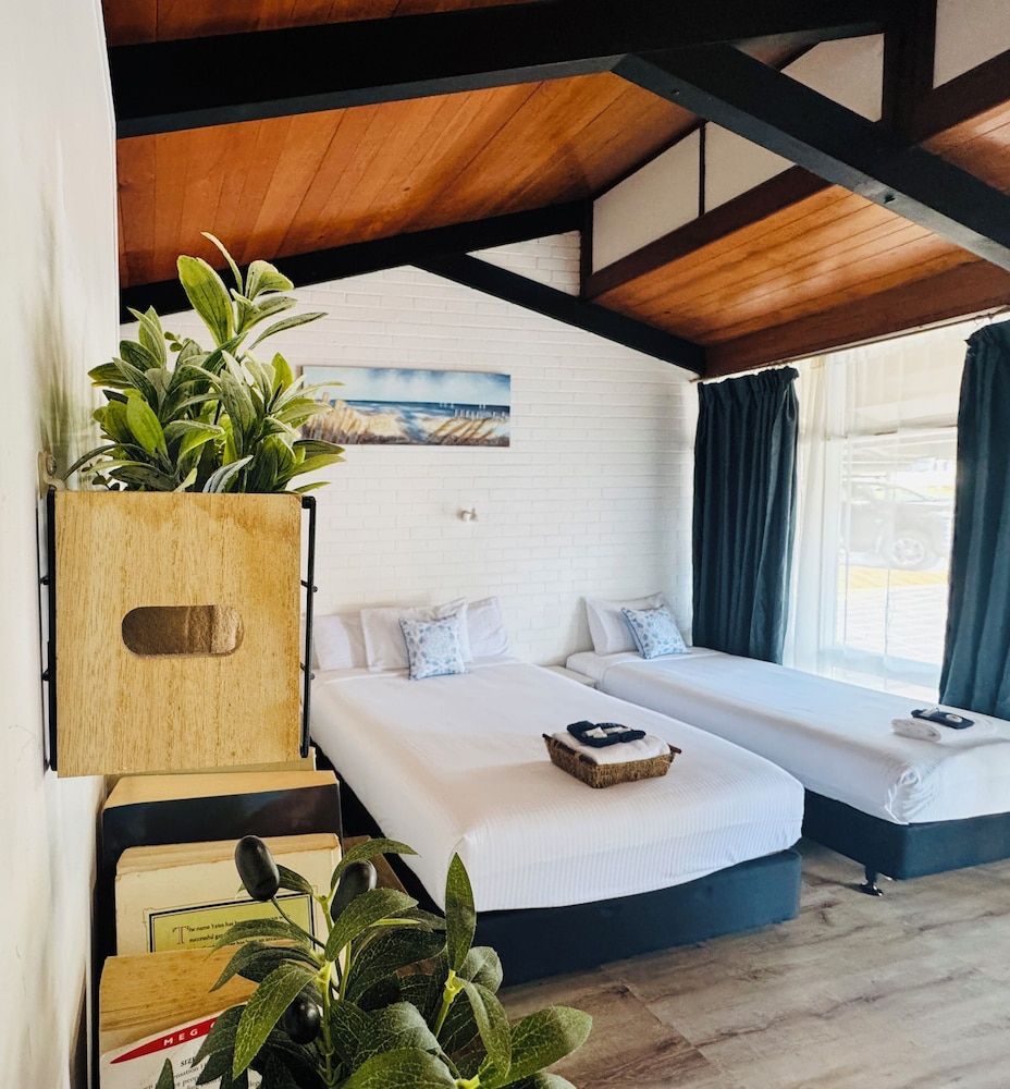 Jetty Motel The Entrance Family Quadruple Room, 1 Bedroom, Non Smoking, Refrigerator & Microwave 5