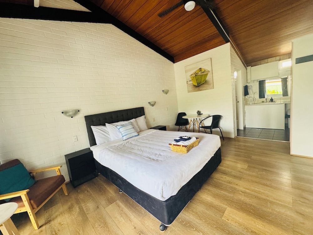 Jetty Motel The Entrance Deluxe Double Room, 1 Queen Bed, Non Smoking, Refrigerator & Microwave 4