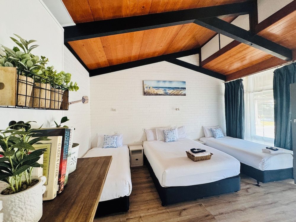 Jetty Motel The Entrance Family Quadruple Room, 1 Bedroom, Non Smoking, Refrigerator & Microwave 6