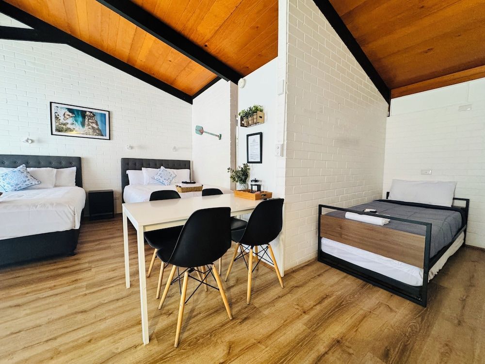 Jetty Motel The Entrance Family Quadruple Room, 1 Bedroom, Non Smoking, Refrigerator & Microwave 2