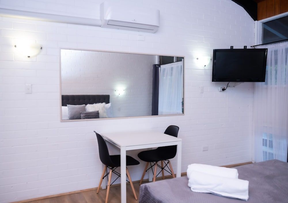 Jetty Motel The Entrance Standard Room, 1 Queen Bed, Non Smoking, Refrigerator & Microwave 21