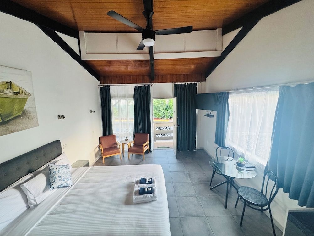 Jetty Motel The Entrance Deluxe Double Room, 1 Queen Bed, Non Smoking, Refrigerator & Microwave 7