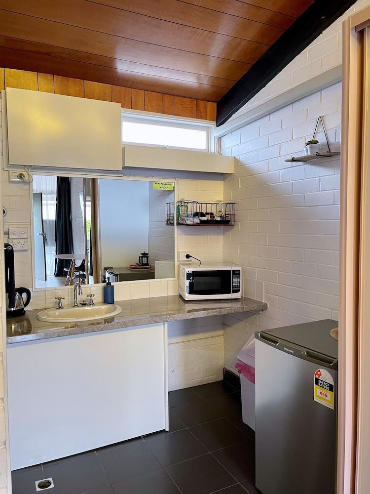 Jetty Motel The Entrance Deluxe Double Room, 1 Queen Bed, Non Smoking, Refrigerator & Microwave 8