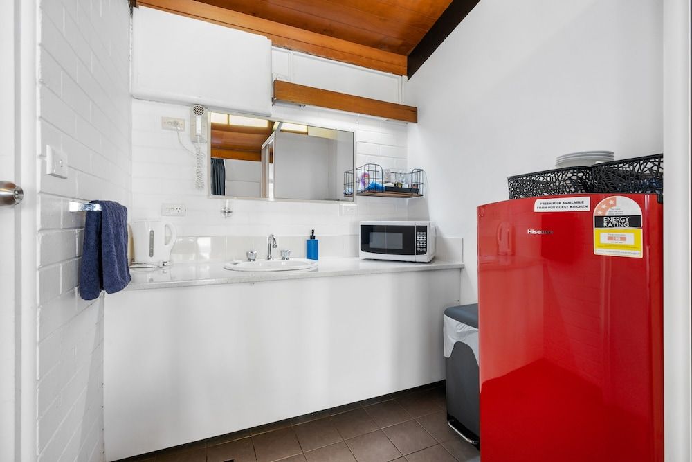 Jetty Motel The Entrance Family Quadruple Room, 1 Bedroom, Non Smoking, Refrigerator & Microwave 12