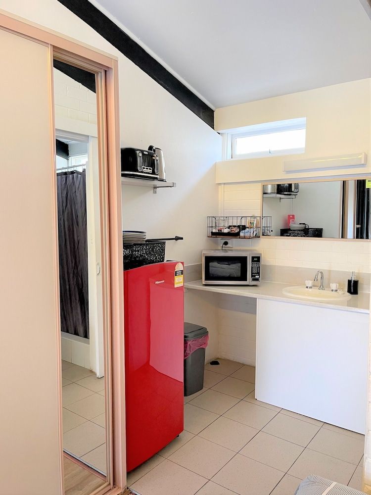 Jetty Motel The Entrance Family Quadruple Room, 1 Bedroom, Non Smoking, Refrigerator & Microwave 9