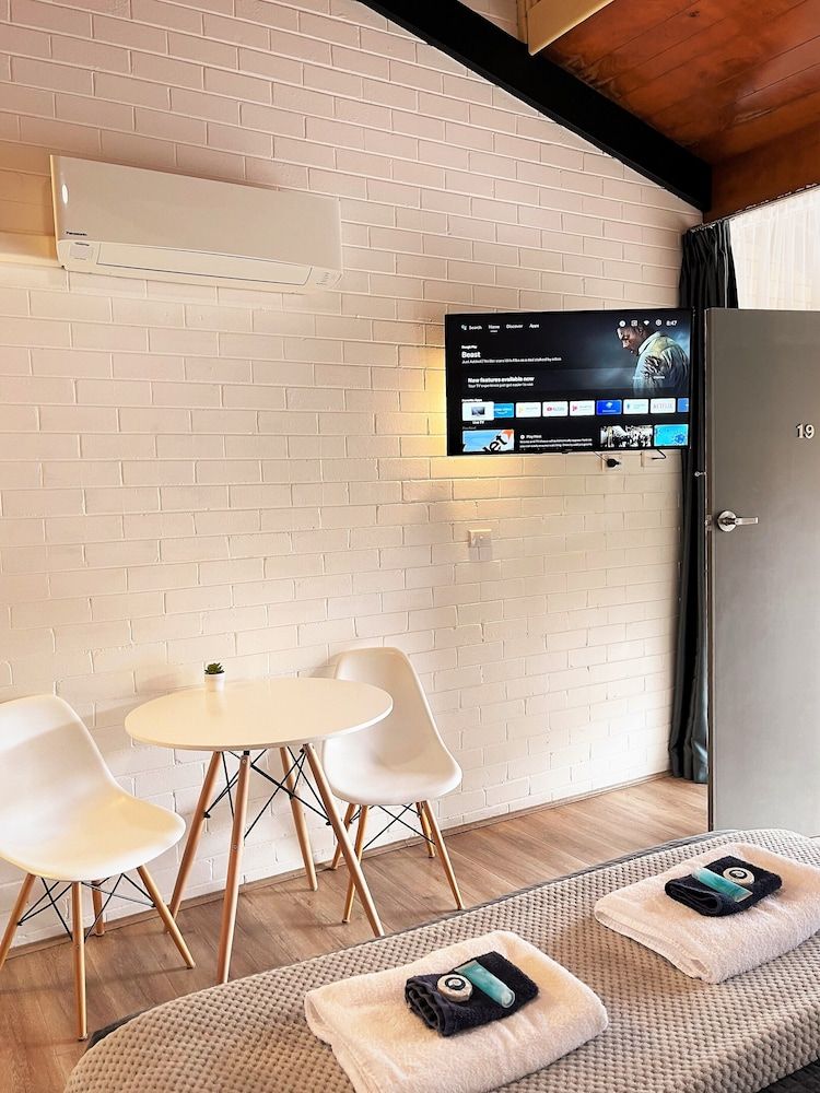 Jetty Motel The Entrance Family Quadruple Room, 1 Bedroom, Non Smoking, Refrigerator & Microwave 17