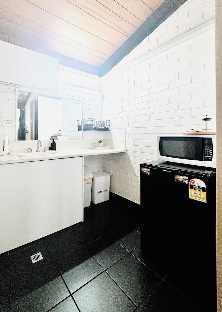 Jetty Motel The Entrance Standard Room, 1 Queen Bed, Non Smoking, Refrigerator & Microwave 18