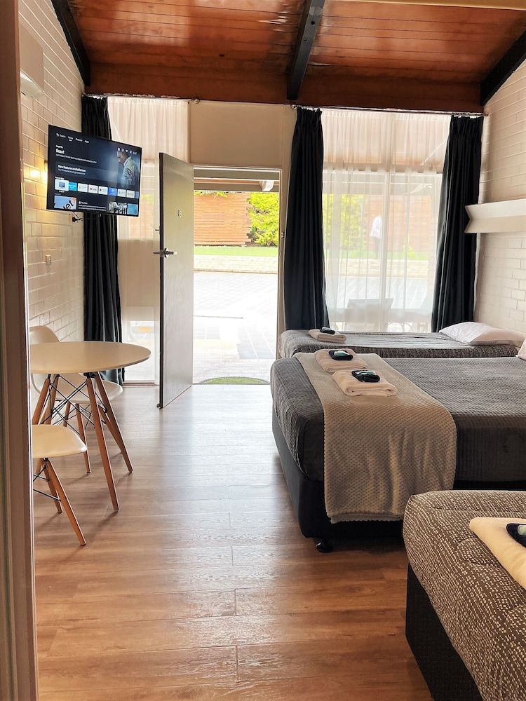 Jetty Motel The Entrance Family Quadruple Room, 1 Bedroom, Non Smoking, Refrigerator & Microwave