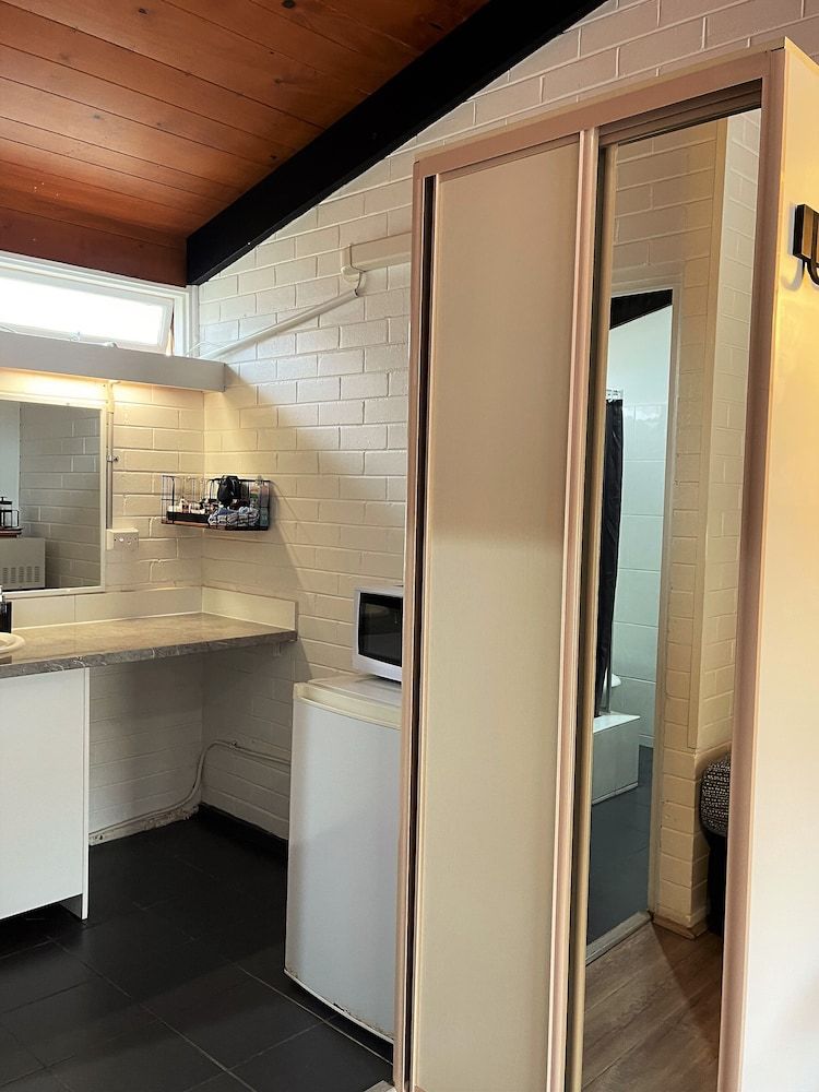 Jetty Motel The Entrance Family Quadruple Room, 1 Bedroom, Non Smoking, Refrigerator & Microwave 10