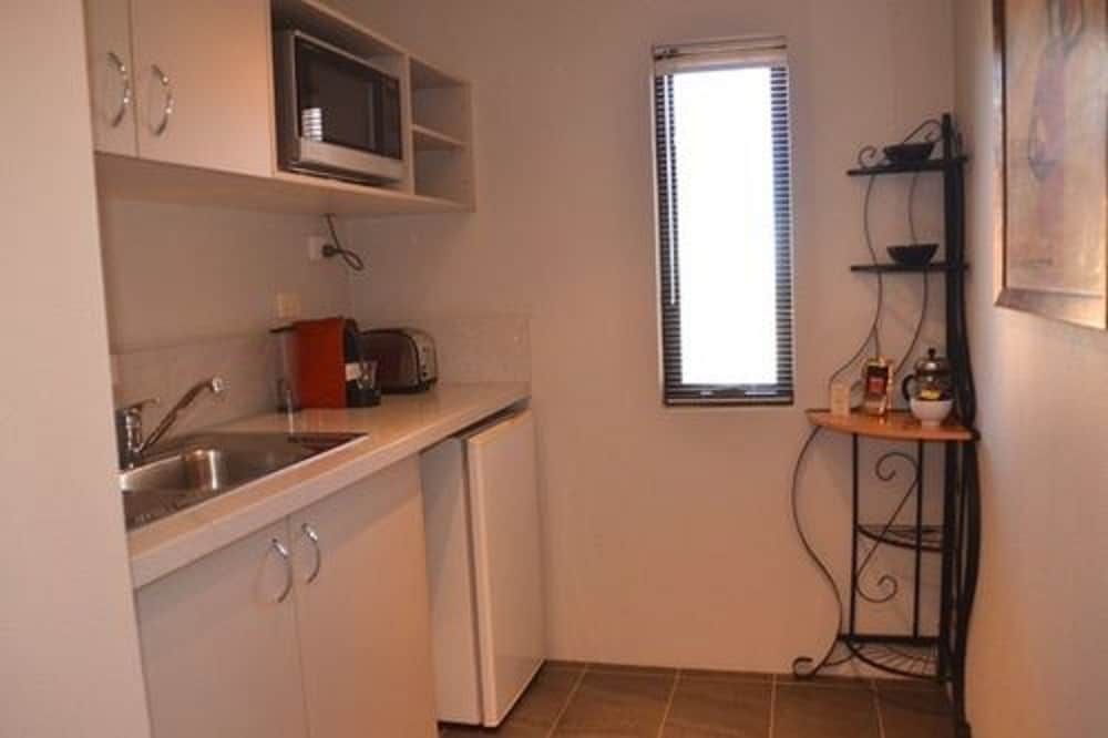 Vintages Accommodation Deluxe Spa Suite 2