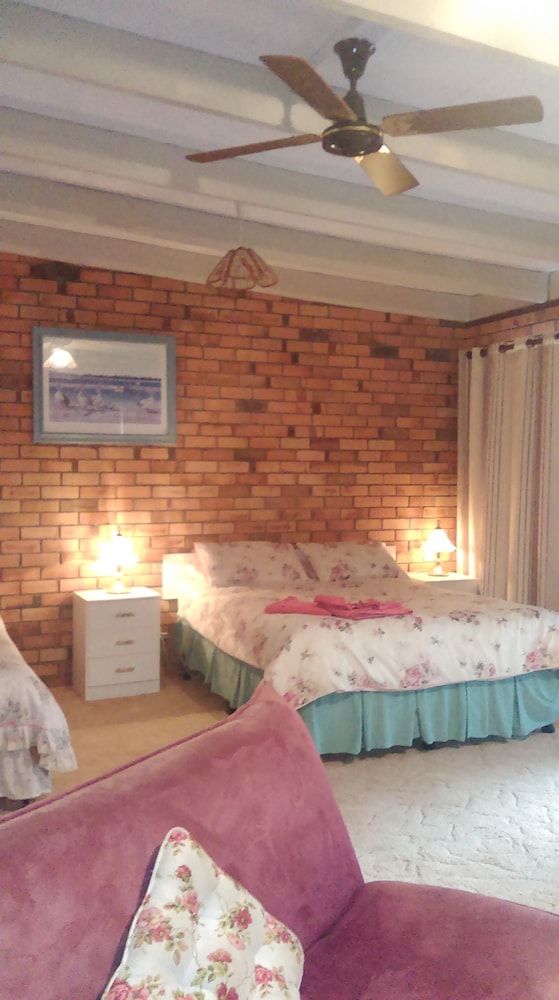 Bungalow, Kitchenette (Self contained)