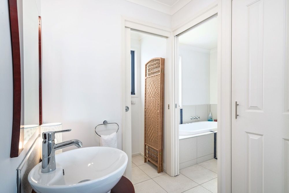 Madsen Retreat Deluxe Family Spa Suite 11