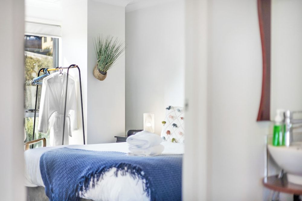 Madsen Retreat Deluxe Family Spa Suite 3