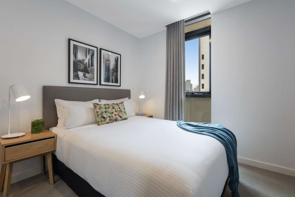 Oaks Melbourne Southbank Suites 2 Bedroom Executive Apartment  (No Housekeeping) 3