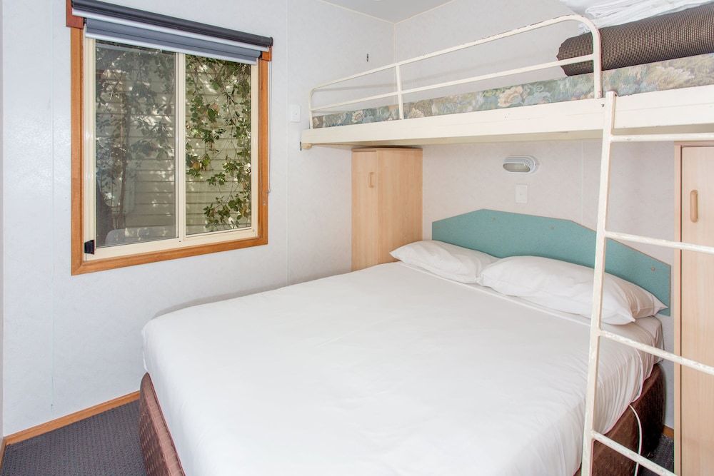 BIG4 Melbourne Holiday Park Three Bedroom Villa 2