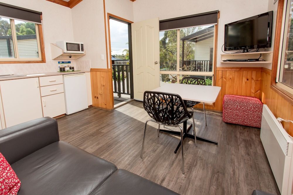 Deluxe One Bedroom Cottage - Two Berth