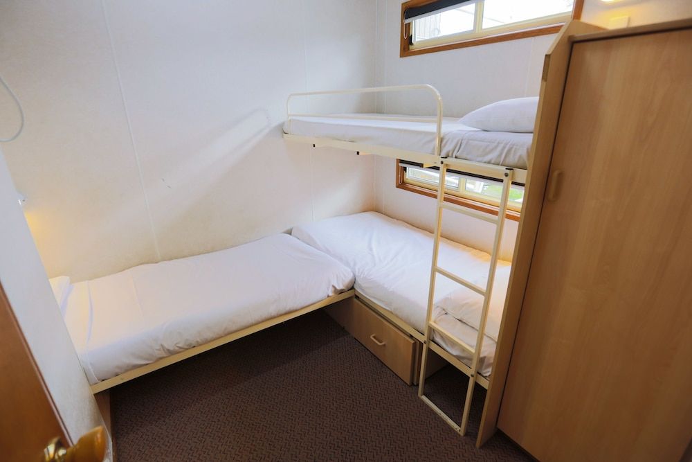 One Bedroom Cabin - Five Berth