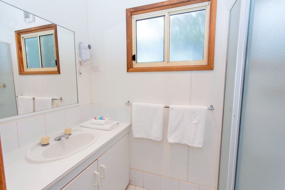 BIG4 Melbourne Holiday Park Three Bedroom Villa 5