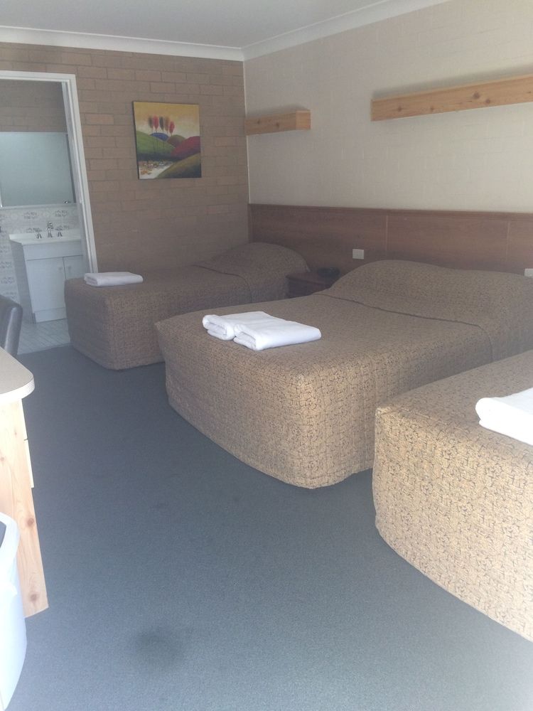 Alexander Motor Inn Moree Family Room