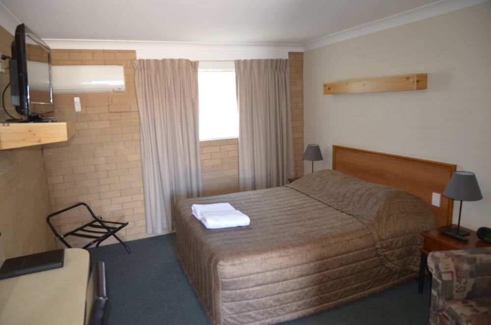 Standard Queen Room