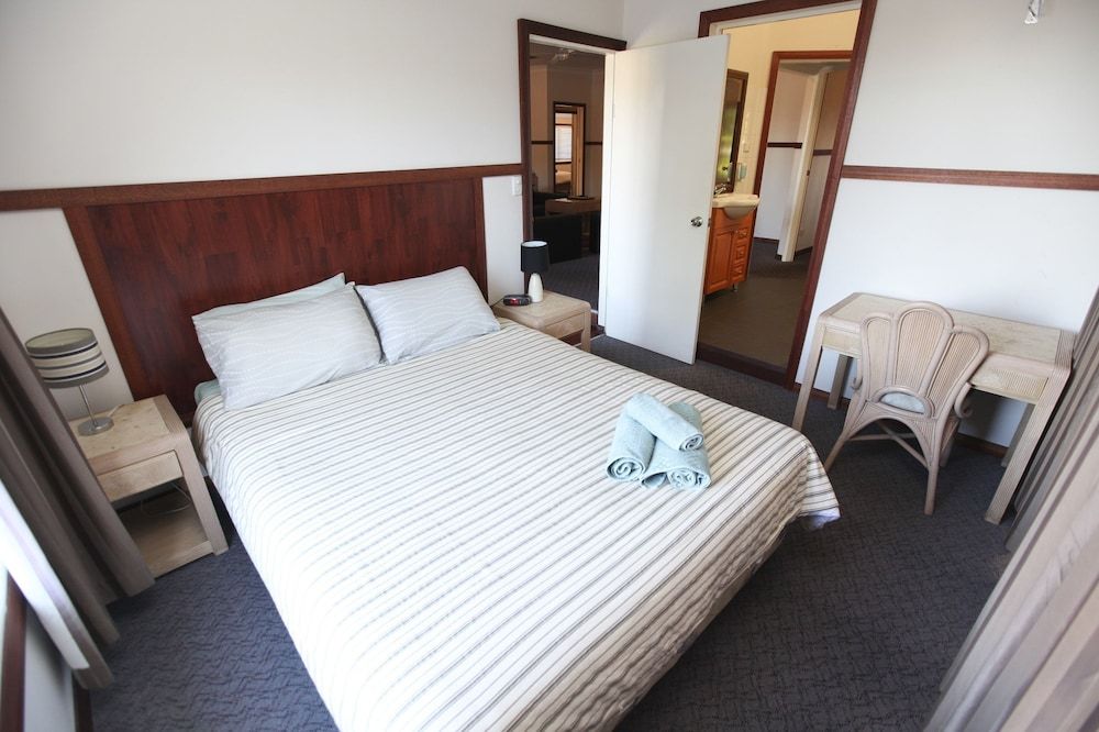Macquarie Cottage, 4 Bedrooms, Kitchen, Laundry, Two ensuite bathrooms, Non Smoking