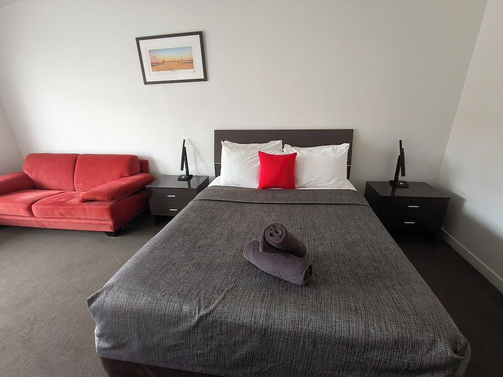 Gunnedah Lodge Motel Deluxe Room, Non Smoking (Deluxe Queen) 3