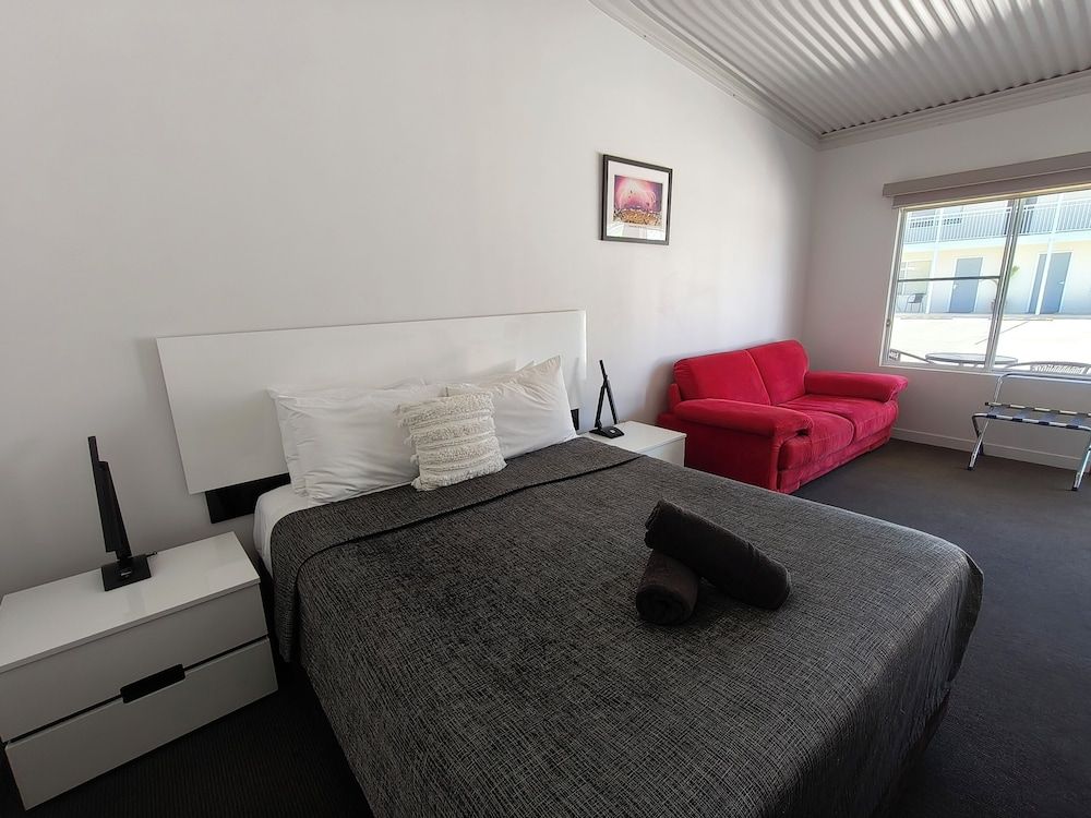 Gunnedah Lodge Motel Deluxe Room, Non Smoking (Deluxe Queen) 4