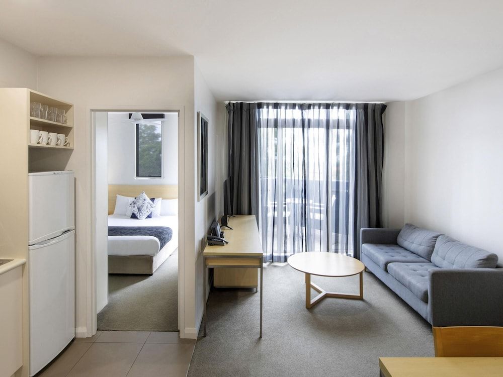 Mantra Castle Hill Sydney One Bedroom Apartment, 1 Queen Bed 8
