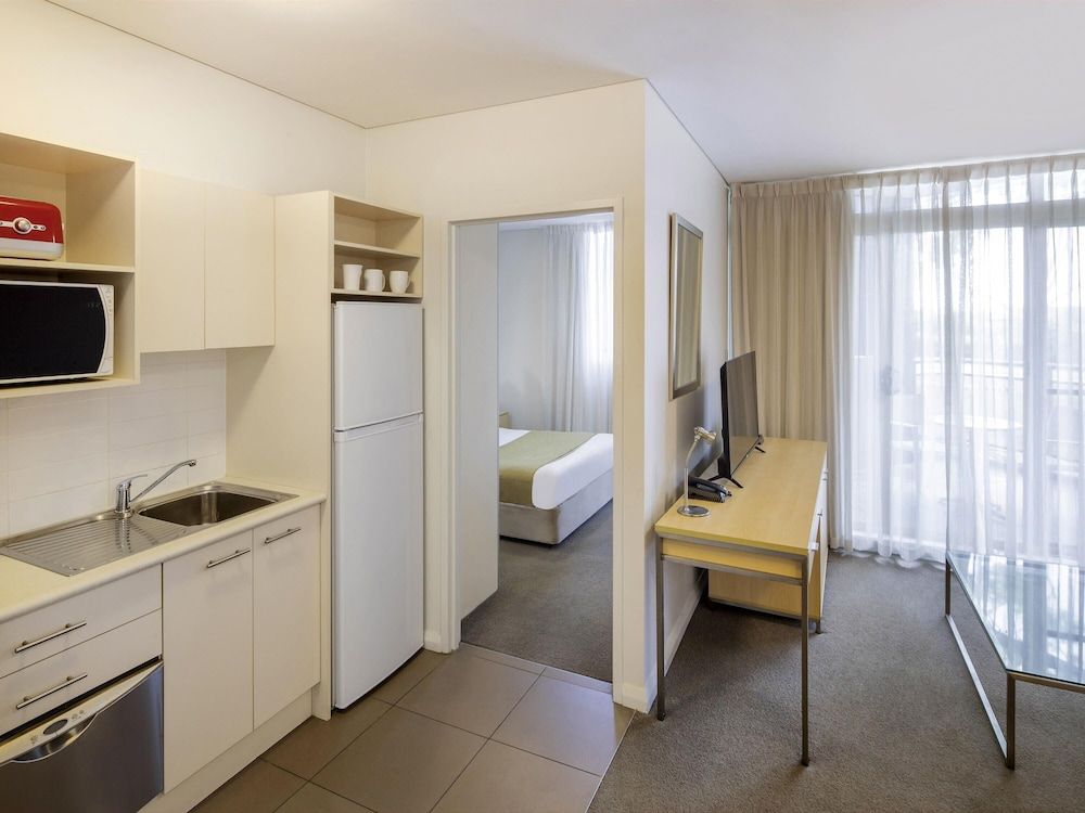 Mantra Castle Hill Sydney One Bedroom Apartment, 1 King Bed 6