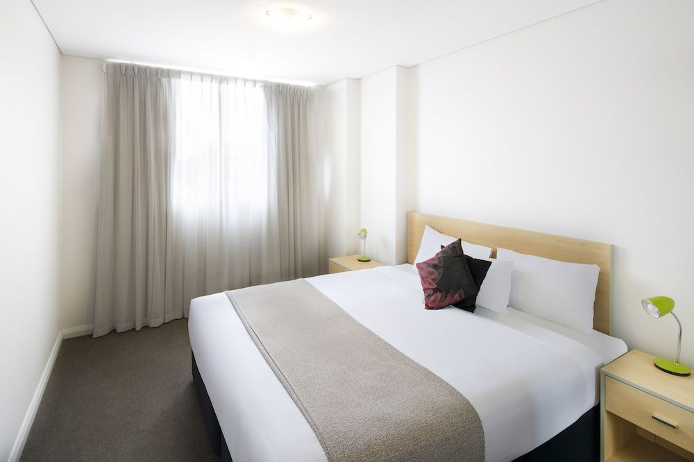 Mantra Castle Hill Sydney One Bedroom Apartment, 1 King Bed 2